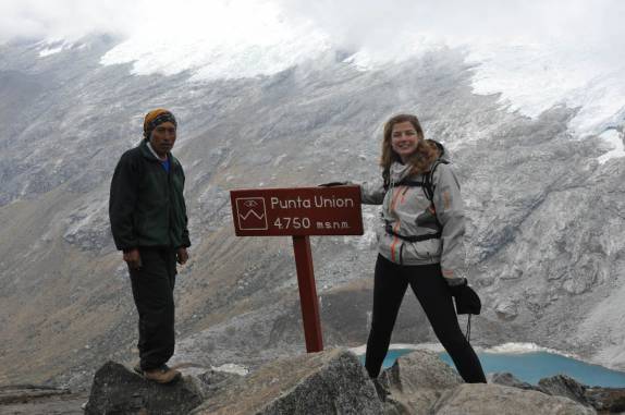 Com o Tiburço, na passagem pelo paso de 4.750 metros no último dia do trekking Santa Cruz, na Cordillera Blanca, região de Huaraz - Peru